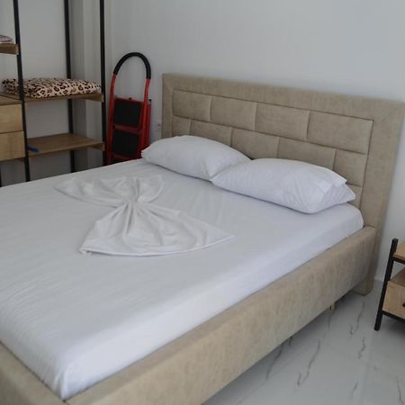 Akil Apartments Sarandë Esterno foto