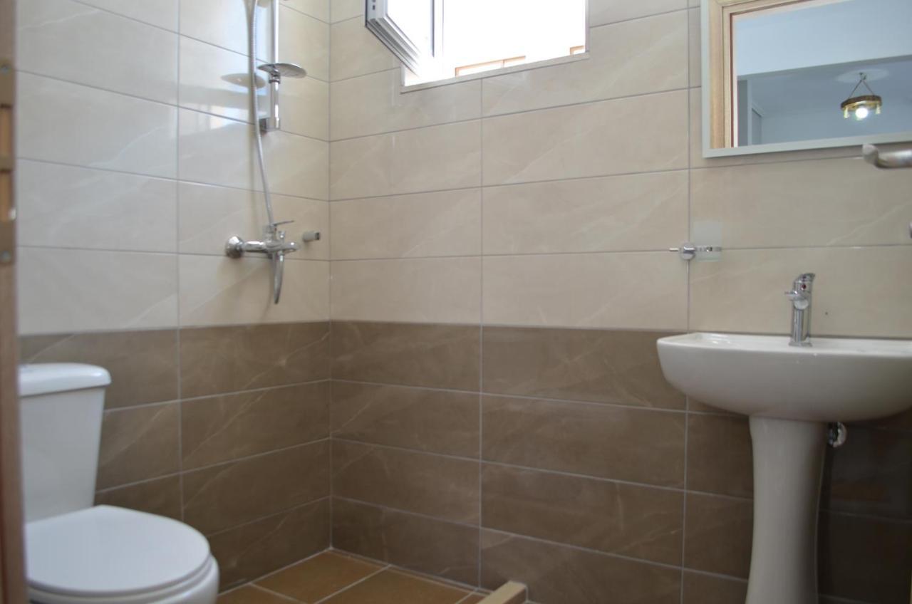Akil Apartments Sarandë Esterno foto