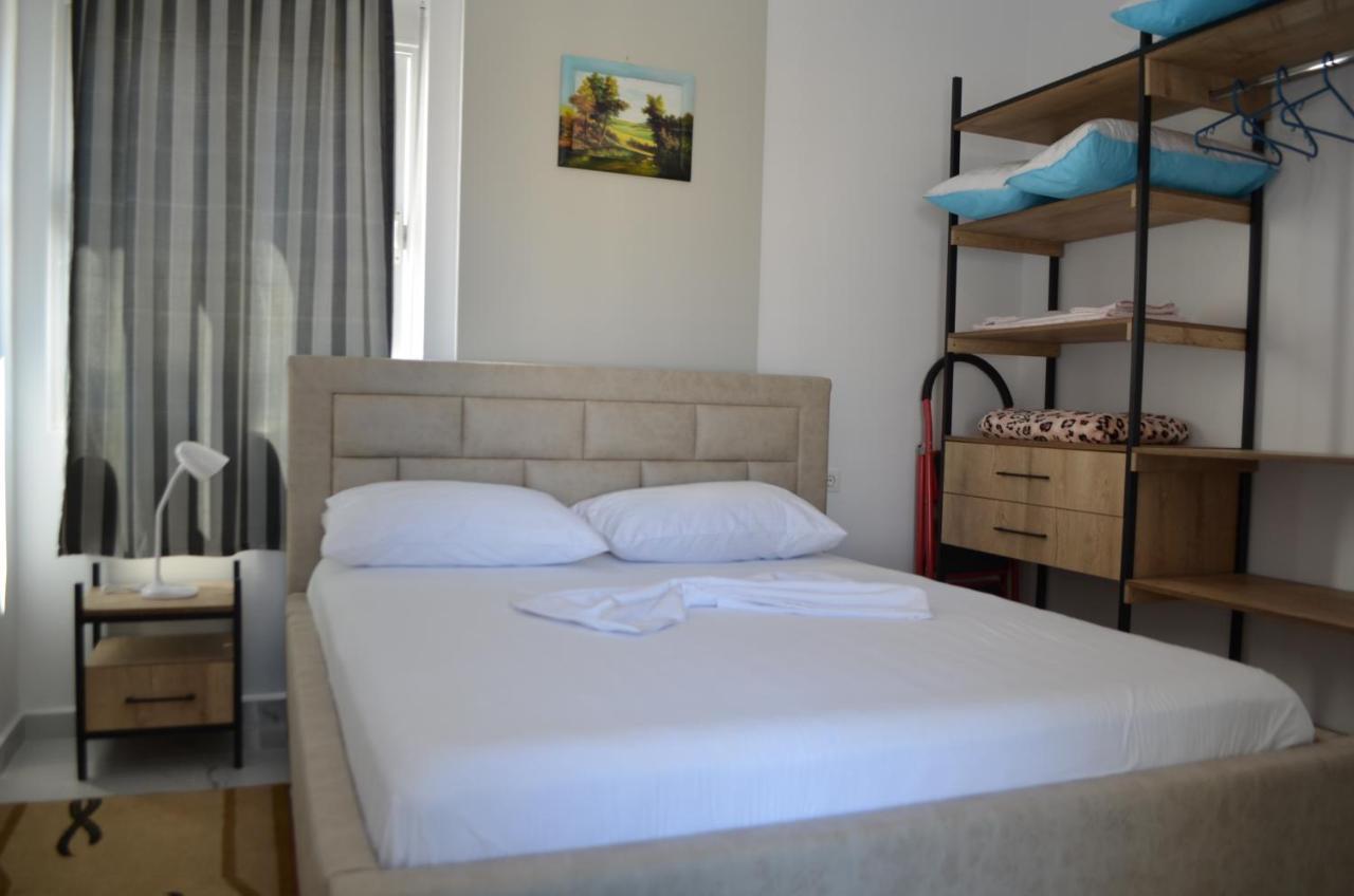 Akil Apartments Sarandë Esterno foto