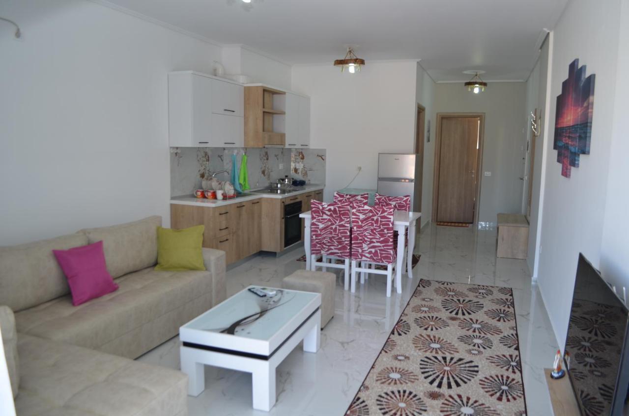 Akil Apartments Sarandë Esterno foto