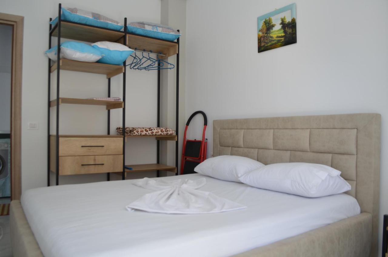 Akil Apartments Sarandë Esterno foto