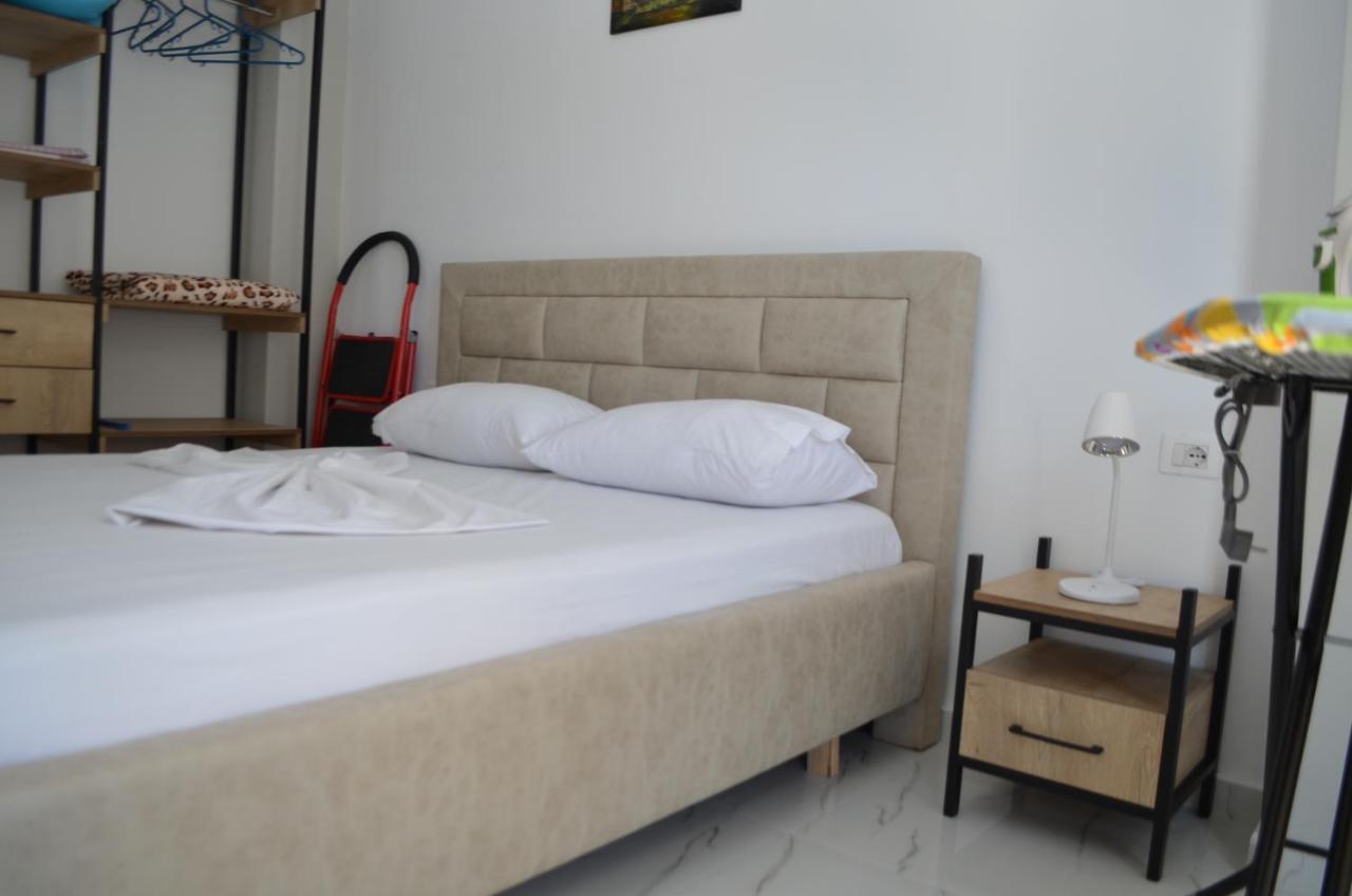 Akil Apartments Sarandë Esterno foto
