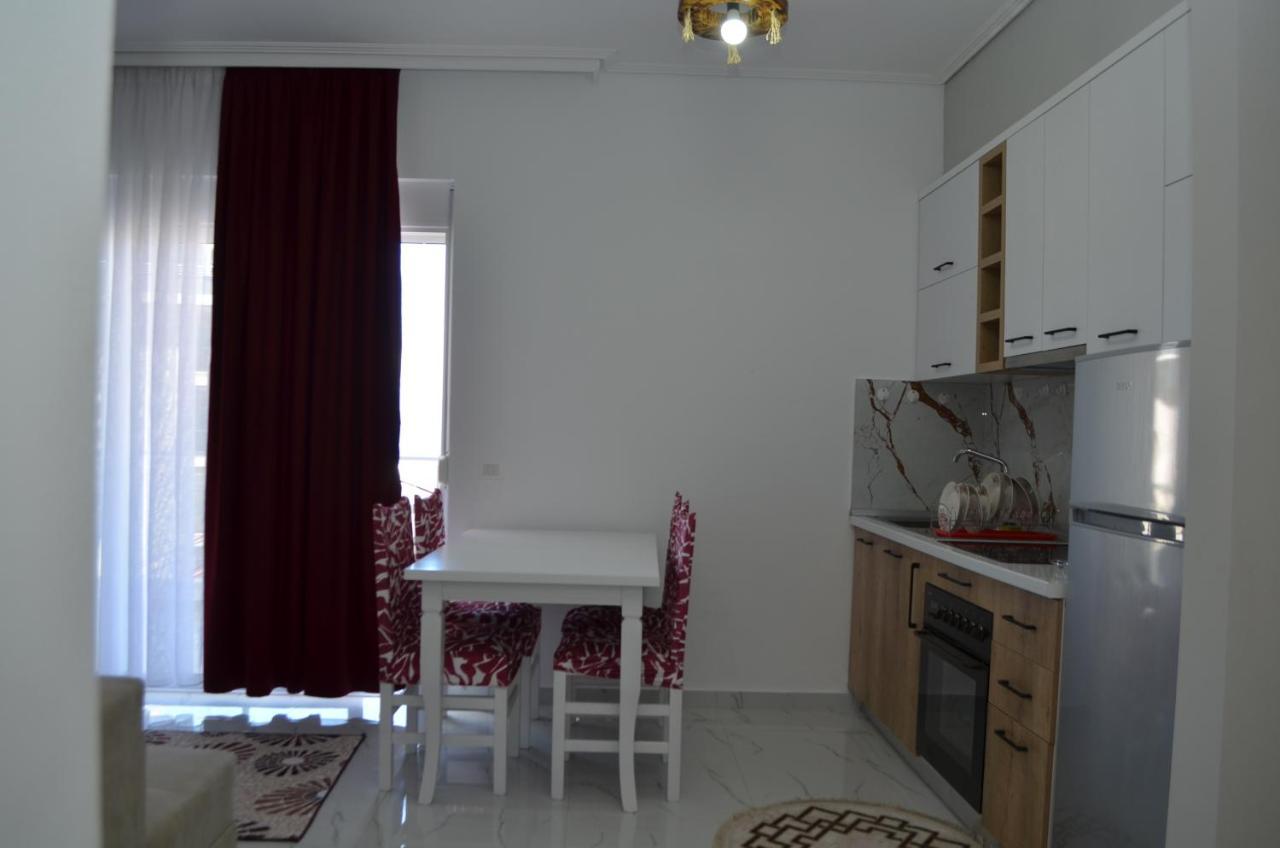 Akil Apartments Sarandë Esterno foto