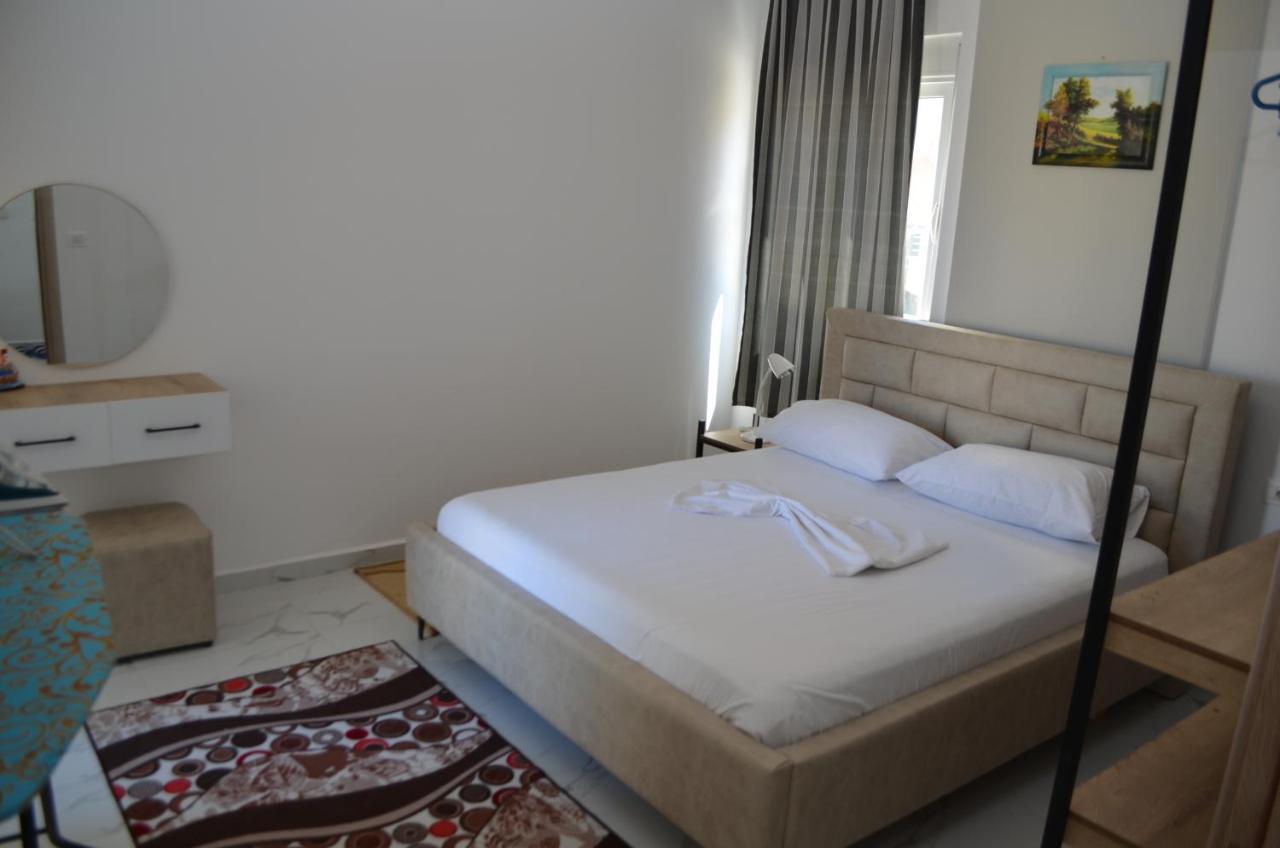Akil Apartments Sarandë Esterno foto
