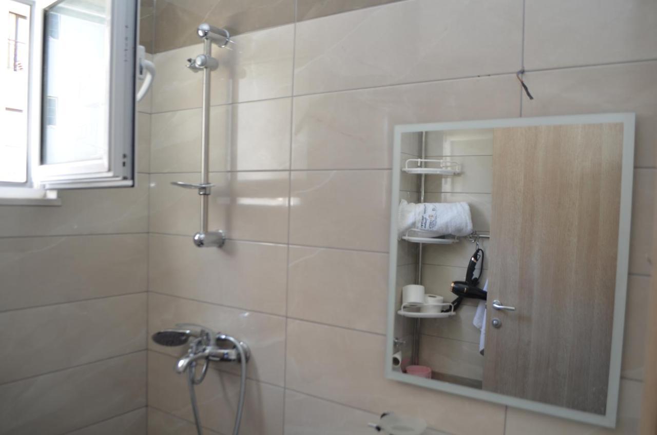 Akil Apartments Sarandë Esterno foto
